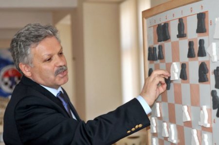 Vali Kahraman Satranç Eğitim Merkezi’ni Gezdi