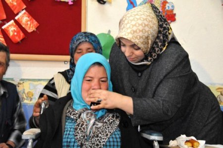 Vali Kahraman Ve Eşi, Manevi Kızlarını Ziyaret Etti