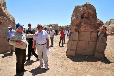 Vali Karaloğlu, 300 Yıl Urartu'ya Başkentilik Yapan Van'a Urartu Müzesi İstedi
