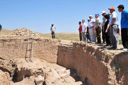 Vali Karaloğlu, 300 Yıl Urartu'ya Başkentilik Yapan Van'a Urartu Müzesi İstedi