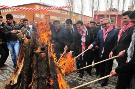 Vali Karaloğlu, Bayramı Kürtçe Kutladı: Nevruz Piroz Be