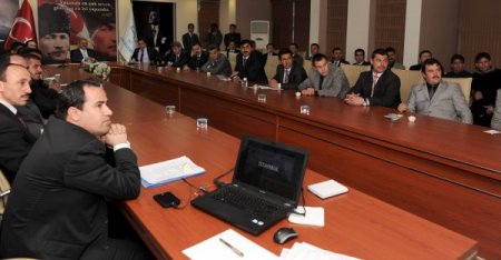 Vali Karaloğlu, Gönüllü Öğretmenleri Kabul Etti