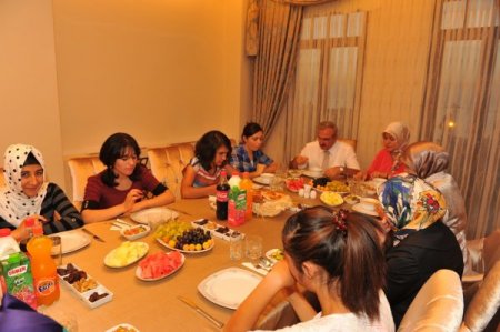 Vali Karaloğlu, Sevgi Evleri'nin Öğrencileriyle İftar Açtı
