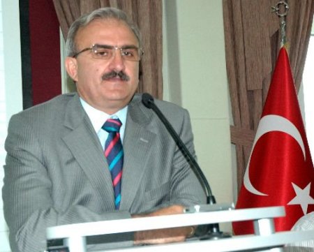 Vali Karaloğlu: Kimsenin, Van Gölü'nü Fosseptik Çukuru Haline Getirmeye Hakkı Yok