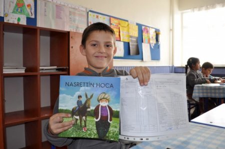 Vali Kılıçlar'dan Çocuklara Karne Hediyesi