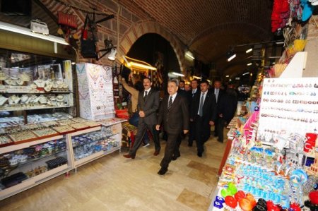 Vali Kıraç ve Başkan Kocaoğlu Kemeraltı Derneği'ni ziyaret etti