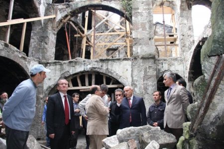 Vali Kızılcık, Alacahan’daki Restorasyonun Hızlandırılmasını İstedi