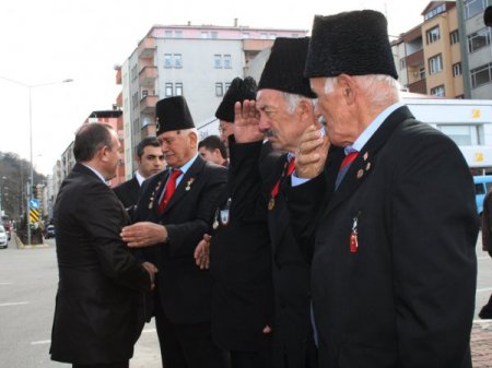 Vali Kızılcık, şehit aileleri ve gazilerle buluştu