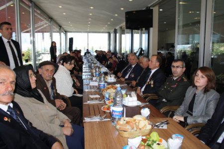 Vali Kızılcık, şehit aileleri ve gazilerle buluştu