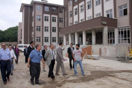 Vali Kızılcık, tadilattaki okulları yerinde denetledi