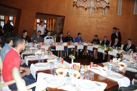 Vali Kızılcık, Trabzon İPA Polis Salon Futbol Takımı'nı kutladı