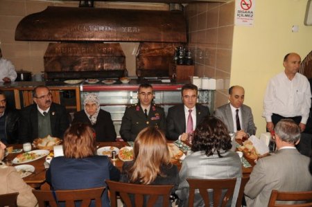 Vali Kızılcık: Bu topraklar, uğruna can verilerek vatan yapıldı