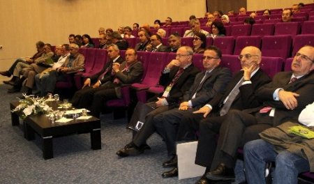 Vali Kızılcık: İnsanı, her anlamda mutlu edecek mekanlar oluşturulmalı