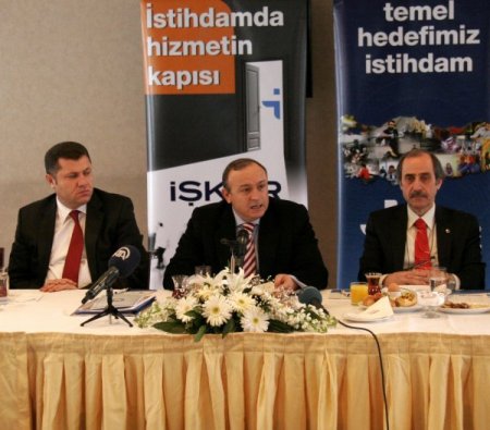 Vali Kızılcık: İşsizler masa başı iş istiyor