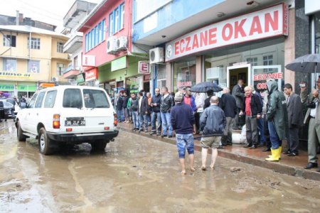 Vali Kızılcık: Su baskınlarında can kaybı olmamasına sevindik