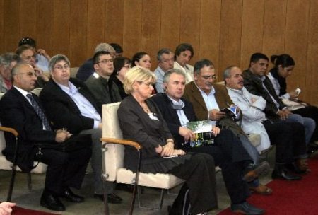 Vali Kızılcık: Toplumların Birbirini Doğru Anlamaları İçin İletişim Çok Önemli