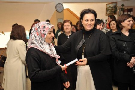 Vali Kızılcık'ın Eşi Beşikdüzü İlçesini Ziyaret Etti