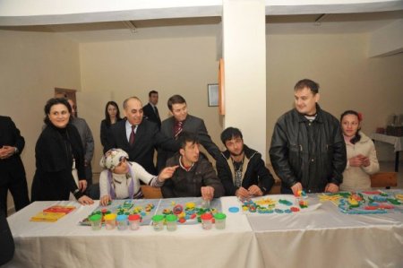 Vali Kızılcık'ın Eşi Beşikdüzü İlçesini Ziyaret Etti