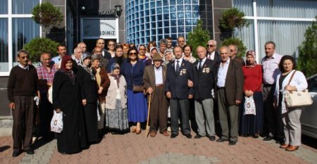 Vali Kızılcık'ın eşi şehit aileleri ve gazilerle yemekte buluştu