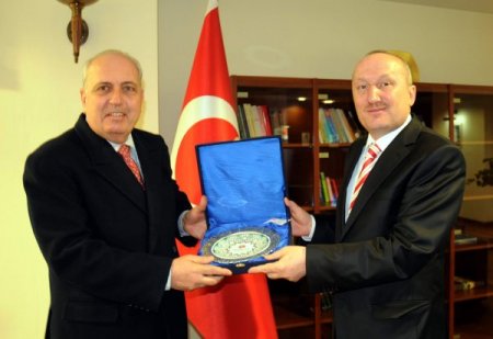 Vali Koçdemir, Kırgızistan'da temaslarda bulundu