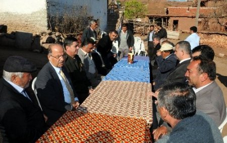 Vali Kolat, çadırda zehirlenen aileye taziyede bulundu