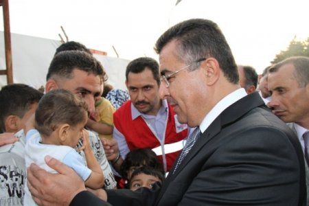 Vali Lekesiz, Çadır Kentlerdeki Suriyelilerle İftarda Buluştu