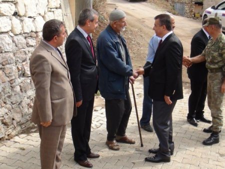 Vali Lekesiz, yangın tehdidinde bulunan köyleri gezdi