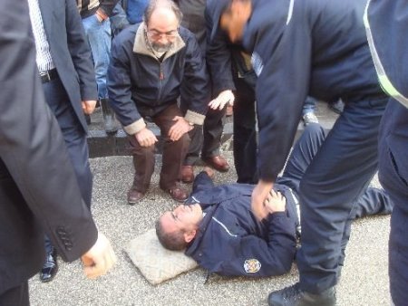 Vali Lekesiz, Yaralı Polisin Başında Bekledi