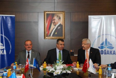 Vali Lekesiz : Binaya yapılan yatırımla kalkınma olmaz