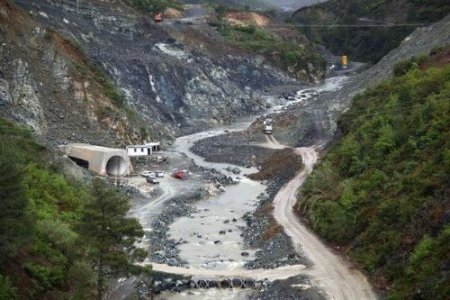 Vali Lekesiz Karaçay Barajı'ndaki çalışmaları denetledi