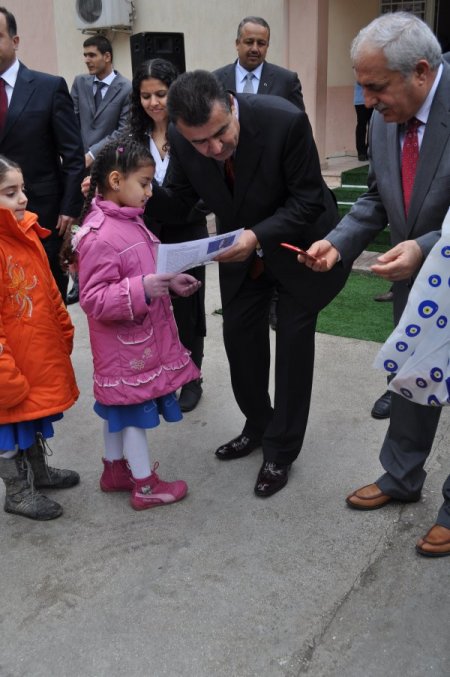 Vali Lekesiz Öğrencilerin Karne Sevincine Ortak Oldu