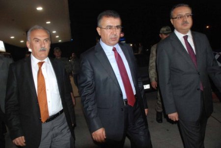 Vali Lekesiz: Patlamadaki hedef askerin servis aracıydı