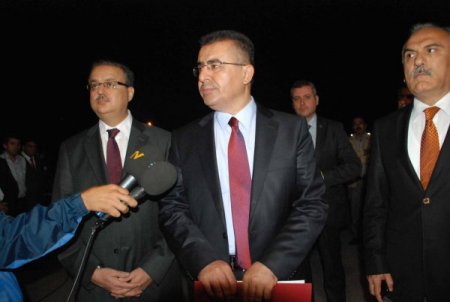 Vali Lekesiz: Patlamadaki hedef askerin servis aracıydı