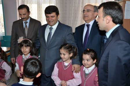 Vali Mayda, fiziksel etkinlik kartlarının dağıtımına katıldı