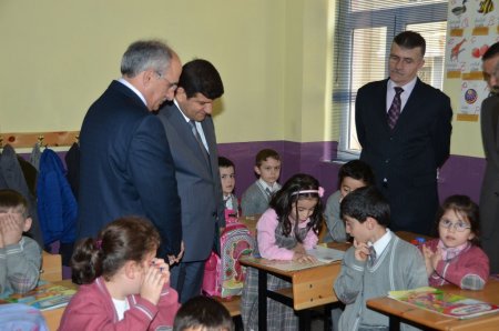 Vali Mayda, fiziksel etkinlik kartlarının dağıtımına katıldı