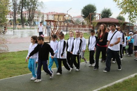 Vali milli sporcuya güç testi yaptı