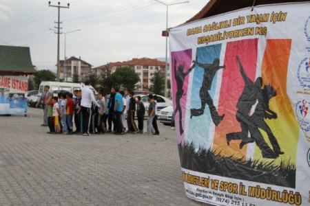 Vali milli sporcuya güç testi yaptı