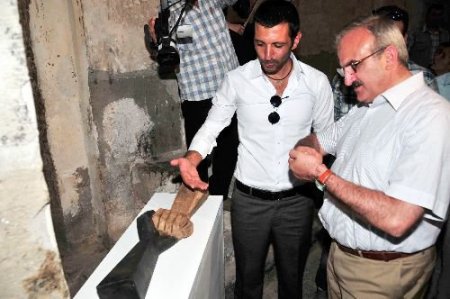 Vali Münir Karaloğlu: Vanlı Çocukların Taş Atmasını Değil, Taş Yontmasını İstiyoruz