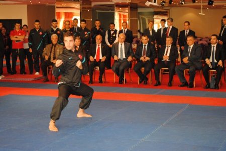 Vali Mutlu’dan karatecilere ziyaret