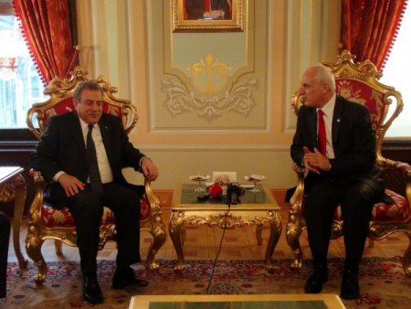 Vali olarak görev yaptığı binaya bakan olarak geldi