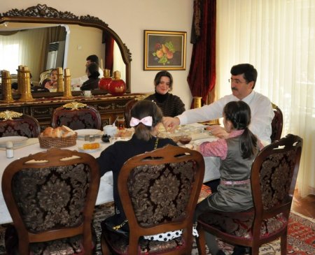 Vali Öz, adli sicil kaydını gösterdi koruyucu aile oldu