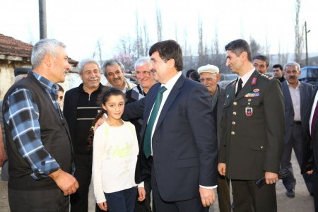 Vali Öz, PKK'nın serbest bıraktığı Uzman Çavuş Koç'u ziyaret etti