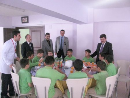 Vali Öz, Şehzade Eğitim Kurumları'nı ziyaret etti