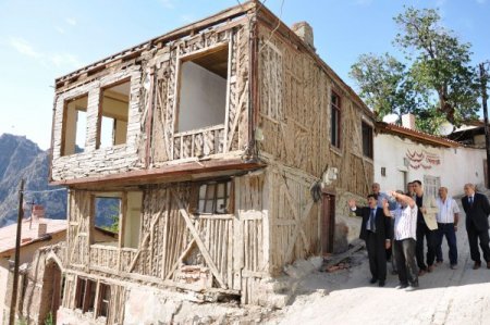 Vali Öz: Taşhan’ı ticari hayata kazandıracağız