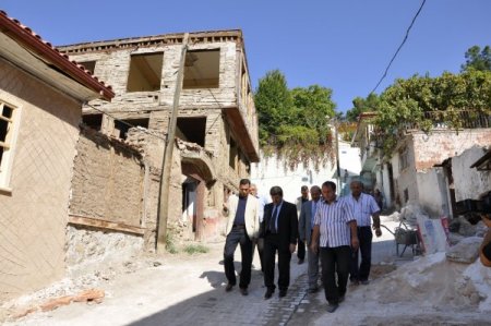 Vali Öz: Taşhan’ı ticari hayata kazandıracağız