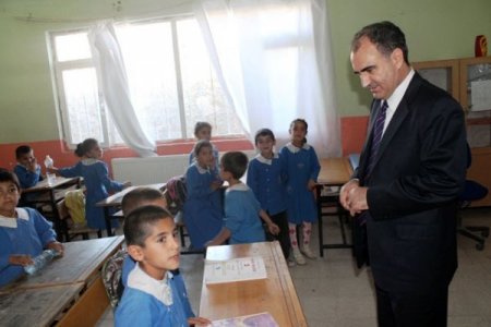 Vali Özkan İdil'in bazı köylerini ziyaret etti