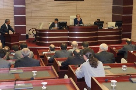 Vali Öztürk, kamu yatırımlarının zamanında tamamlanması için azami gayret istedi