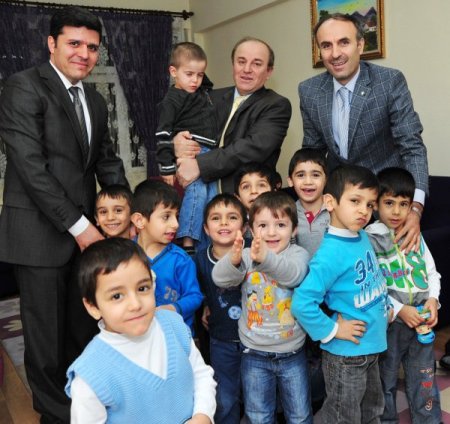 Vali Öztürk, korunmaya muhtaç çocukları ziyaret etti