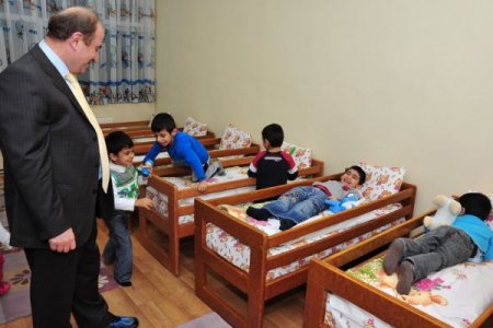 Vali Öztürk, korunmaya muhtaç çocukları ziyaret etti