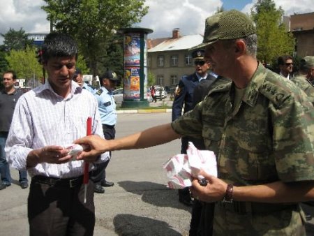 Vali Öztürk, Tsk'nın Silah Ve Envanter Sergisini Gezdi